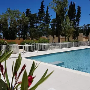 https://bastidon-des-alpilles-23.fr-provencehotel.com