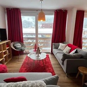 https://rouge-canneberge.hotels-rhonealpes.com